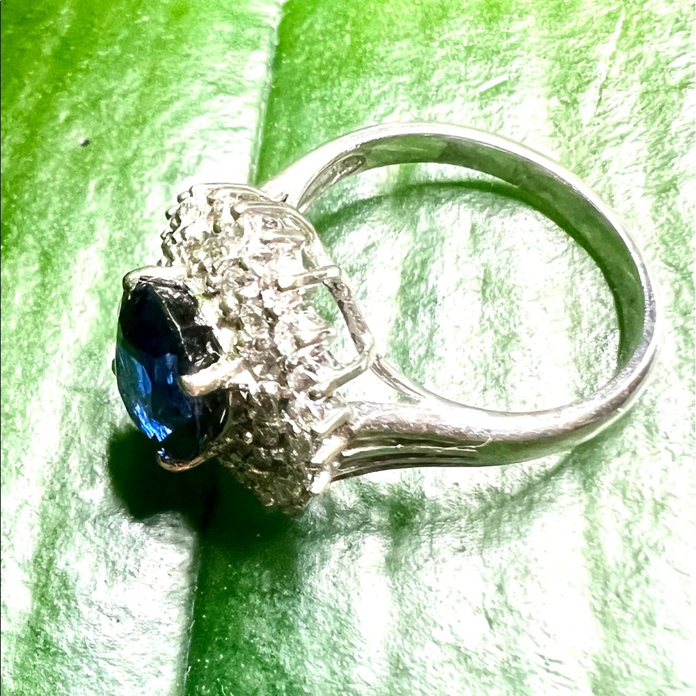 GORGEOUS 3.3 Ct NAVY BLUE SAPPHIRE & CZ 925 STERLING SILVER WOMEN COCKTAIL RING - Picture 3 of 16